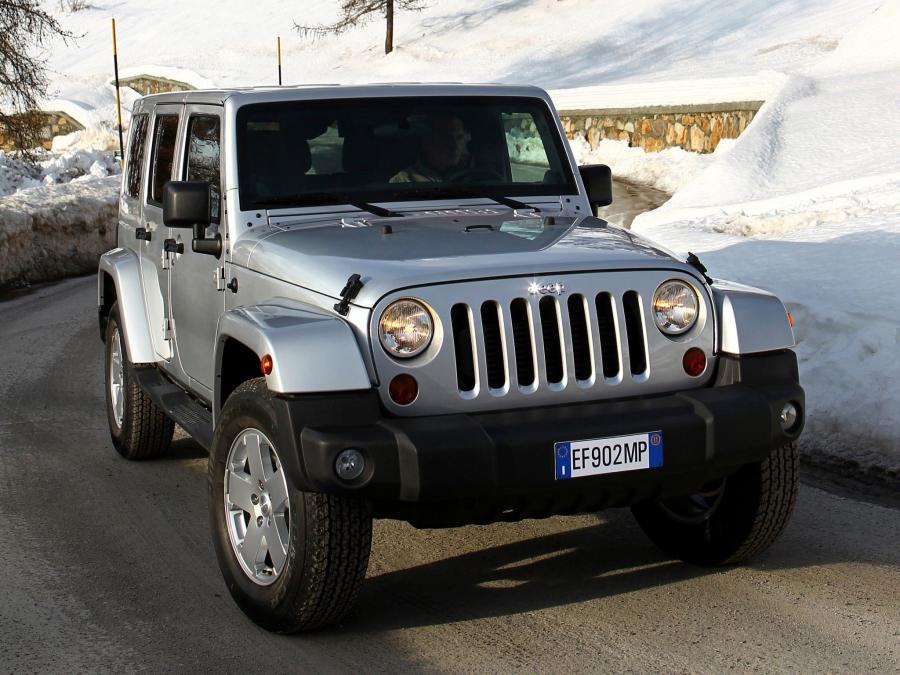  Jeep Wrangler Sahara Unlimited 2011 года  (EU) (фото 7 из 30)